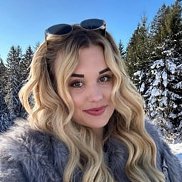 Vika, 37 , 