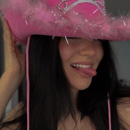 Valeria, , 19 