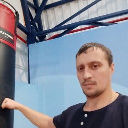 Nikolai, 33, 