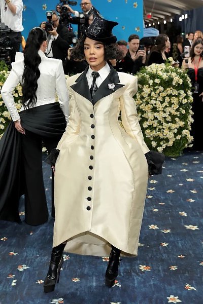 #metgala2025  3 - 4