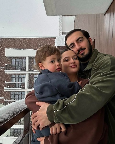 Карина Каспарянц опубликовала несколько трогательных фотографий с семьей.Напоминаем, что сейчас ...