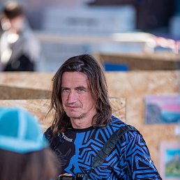 Den, 41, 