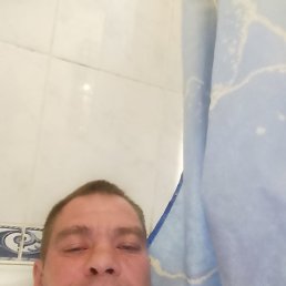 Nikolay, 45, 