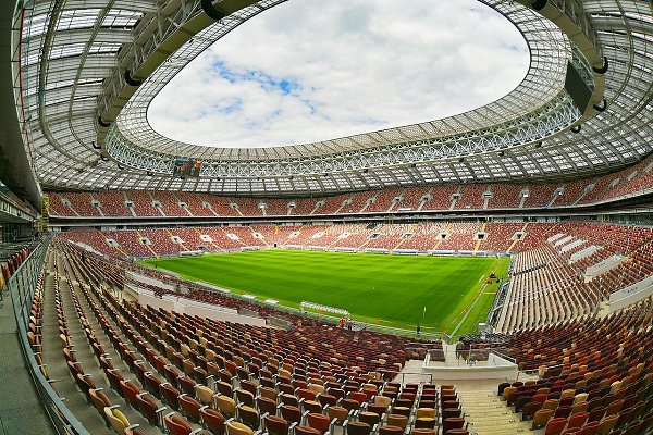 Футбол считается одним из самых популярных видов спорта в Москве — им занимаются 374 000 человек.В ... - 3