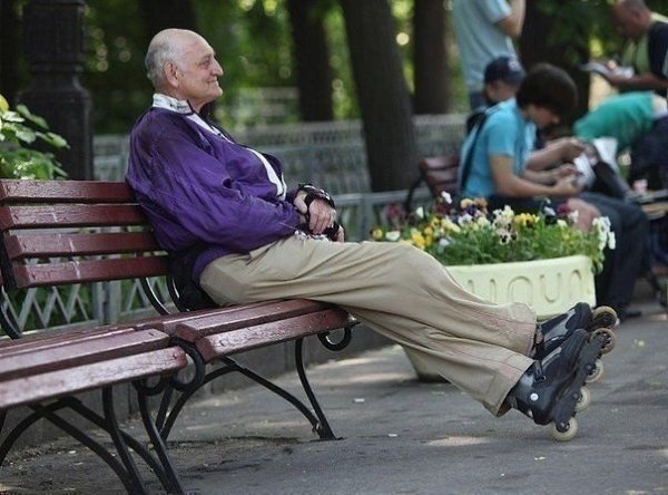 Радостный человек... видит во всем радость. Жадный... причитает по поводу жадности других. Добрый... ...