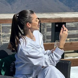 Tina, 25, 