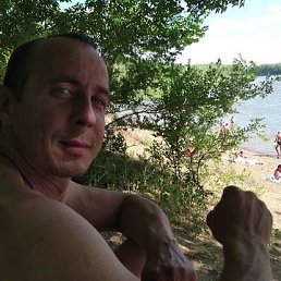 Aleksey, 48, 