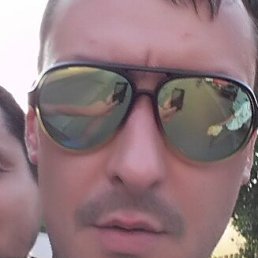 Serj, 38, 