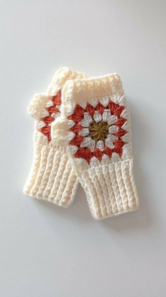 Мягкий уют ручной работы.Связанные вручную шапки и митенки возвращают ту самую атмосферу тепла и ... - 2