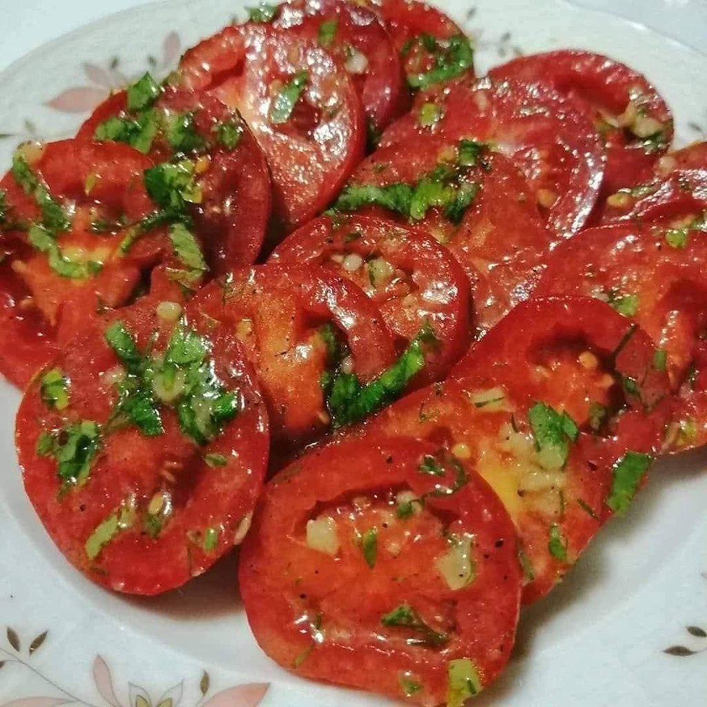 Помидоры маринованные по-итальянски.Можно подать как закуску или как дополнение к основному ...
