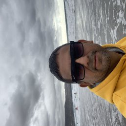 Javi, 47, 