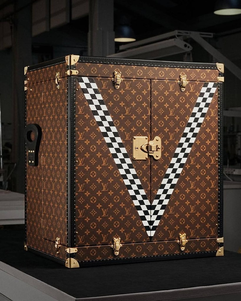 Louis Vuitton    ,    75- -1.  ... - 2