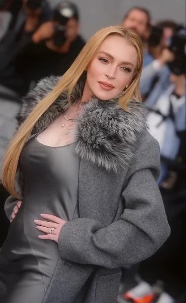 «ВОЗВРАЩЕНИЕ ИКОНЫ»: Линдси Лохан поразила всех на показе Michael Kors! Актриса сидела рядом с Анной ... - 2