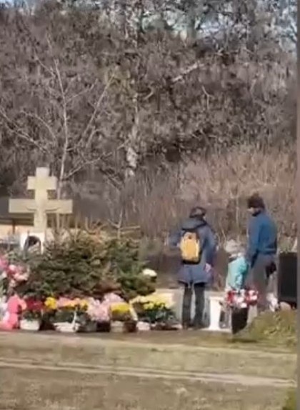 Пётр Чернышев навестил могилу Анастасии Заворотнюк в день её рождения. Вместе с 6-летней дочерью ...