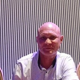 Viktor, 49, 