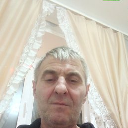 Viktor, 55, 