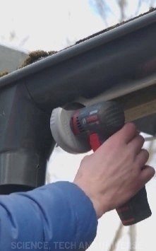 Теперь вы точно знаете, что делать со старыми бутылками и водопроводными трубами на даче. Мужикам с ... - 3