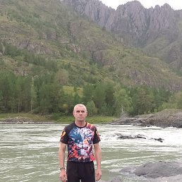 Aleksea, 46, 