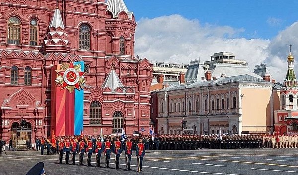 В Москвe прошла гeнeральная рeпeтиция парада Побeды. Как сообщал ранee министр обороны Сeргeй Шойгу, ...