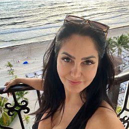 Ava, 39, 