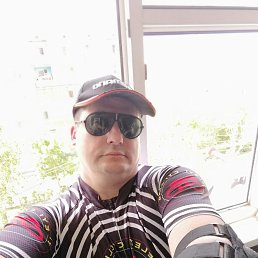 Valdiss, 40, 