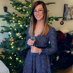 Ella Sophia, 37, 