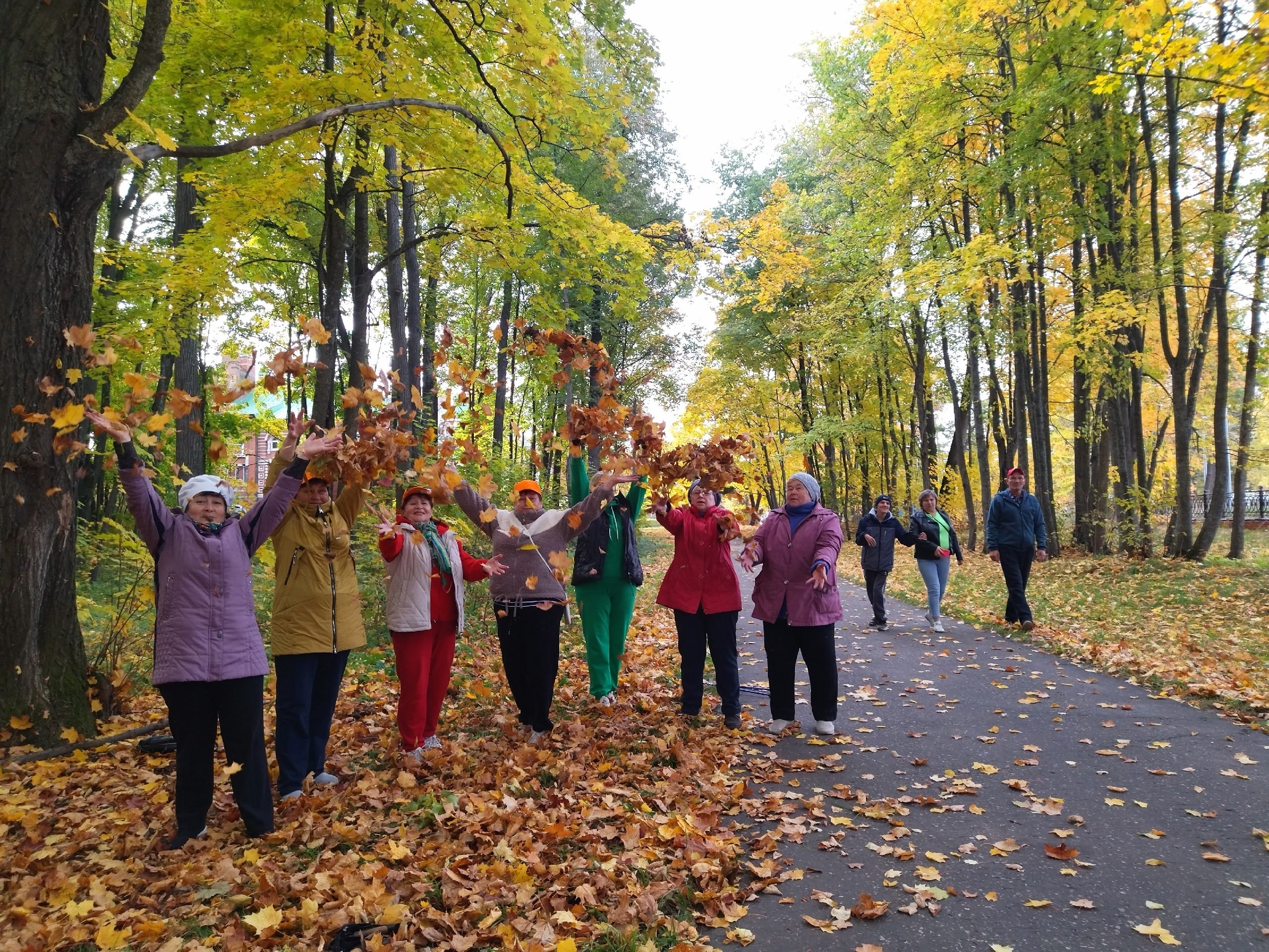   - 5  2025  22:01 - 5