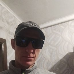 Evgeny, 37, 