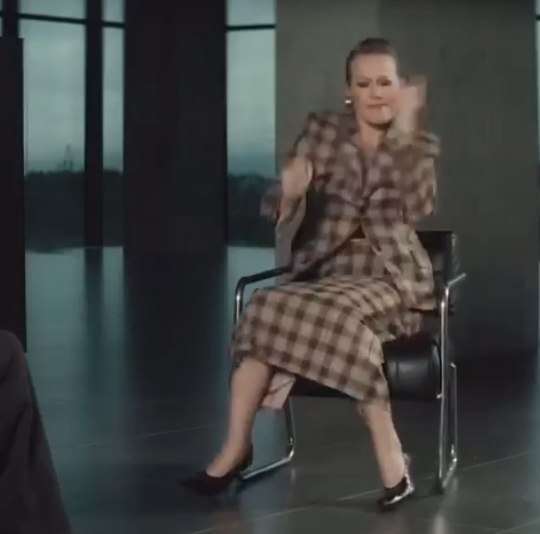 Танец Ксении Собчак под хит Пугачёвой стал вирусным.Нравиться она или нет, но Собчак умеет удивлять ...