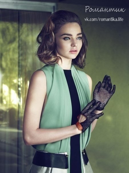 Я ЖИТЬ ХОЧУ, хочу хотеть, К вершинам самым долететь. Чтоб быть и сложной, и простой, И быть до ...