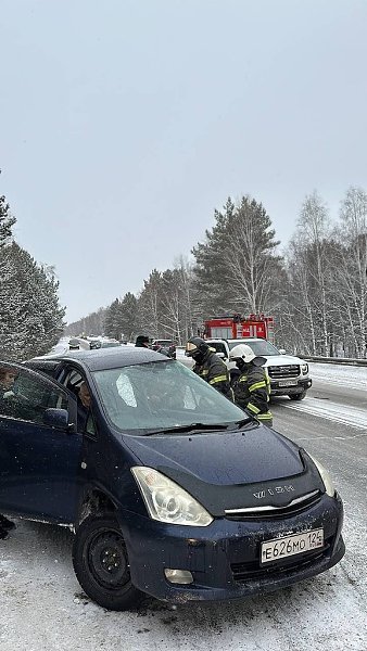 Смертельная авария на трассе Красноярск — Енисейск. На 31-м километре дороги пожилой водитель Toyota ... - 2