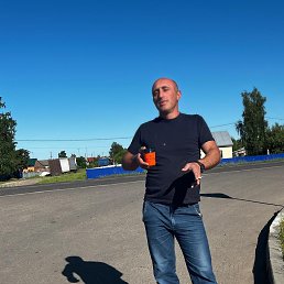 Varo, 40, 