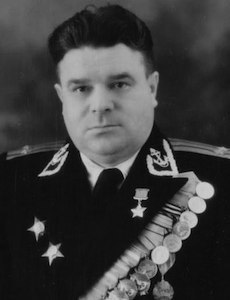 Леднев Иван Васильевич.Командир звена сторожевых катеров 4-го дивизиона сторожевых катеров ...