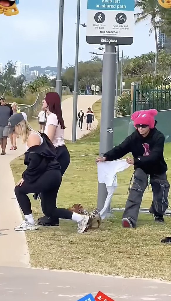    )
