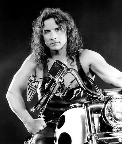 12  1952 . -    (   ) ,  . " Manowar " . - 2