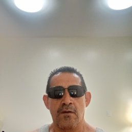 Eduardo, 50, 