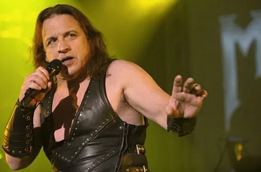 12  1952 . -    (   ) ,  . " Manowar " . - 3