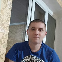 Mihail, 33, 