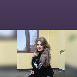 Lilija, 37, 