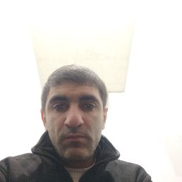 Artur, 47, 