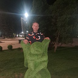 Iurie, 34, 
