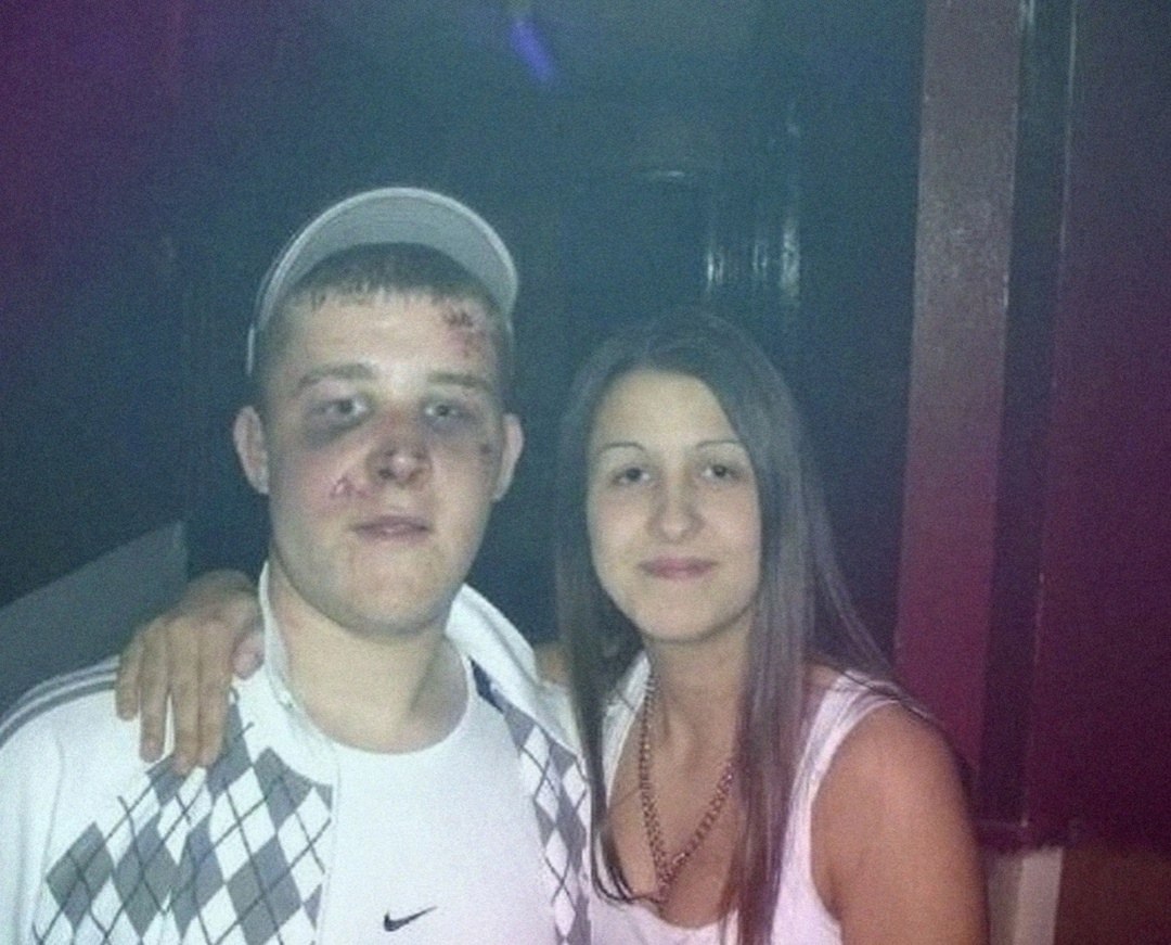 Вот так проводило время молодежь в 90х годах.Никаких интернетов, а только живое общение - 2