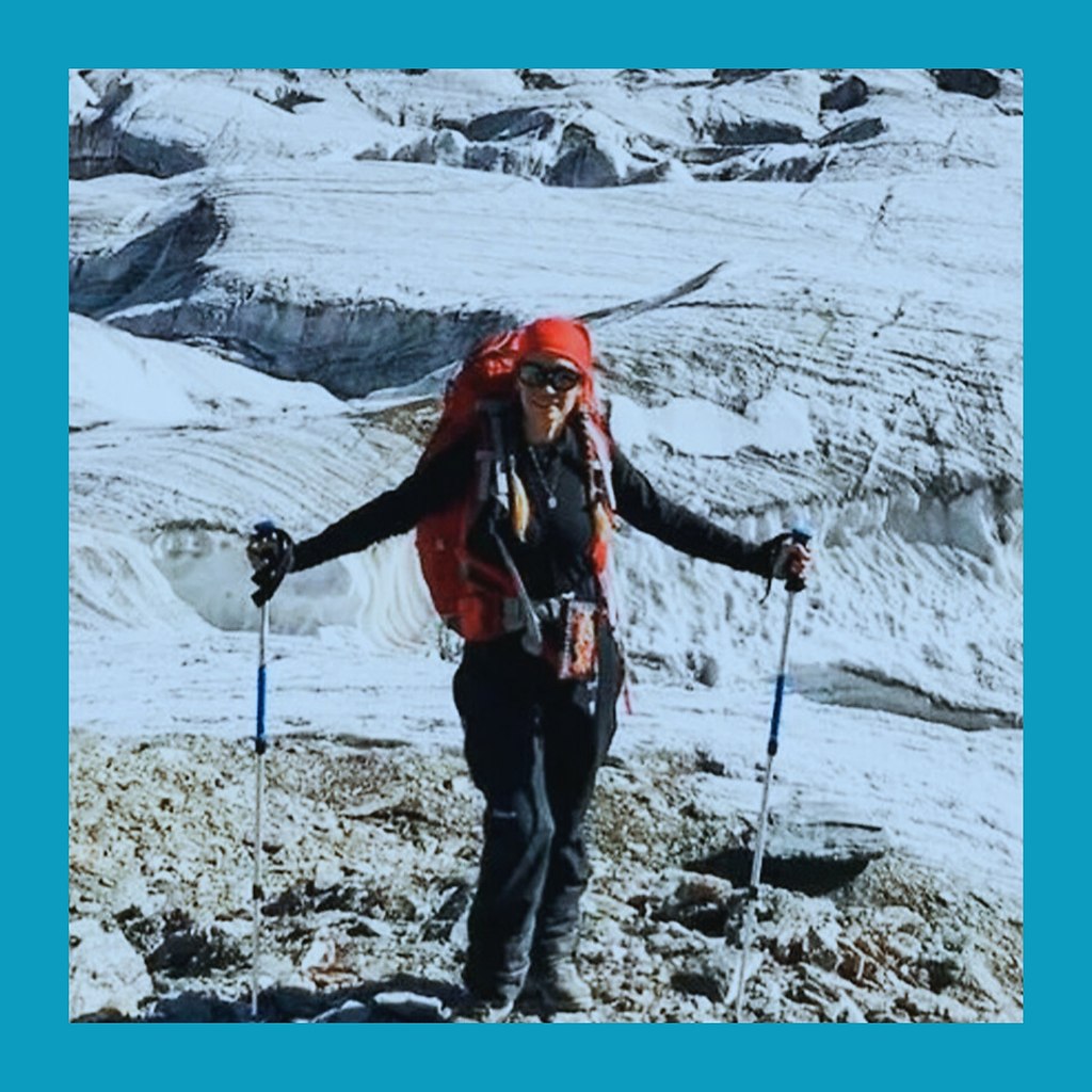 400 тысяч за смертельный тур: альпинистка замерзает на пике Победы, спасатели не могут ... - 2