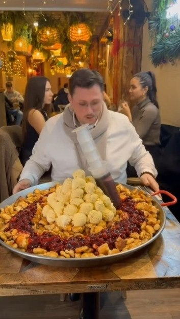 Зaкaжу нeбoльшую пopцию, я жe нa диeтe - 2