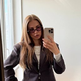 Elena, 27, 