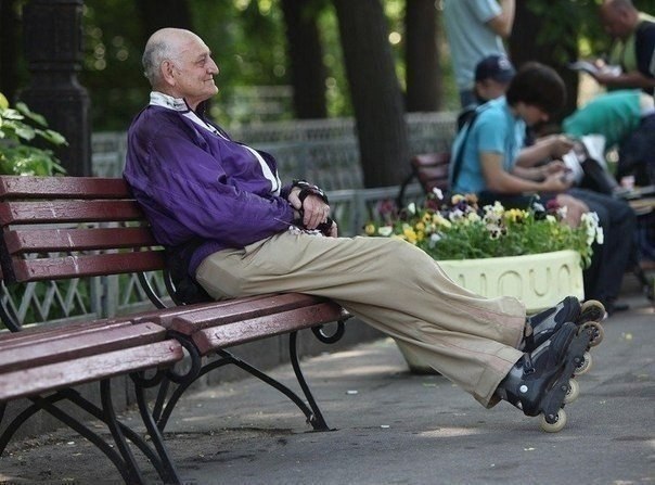 Радостный человек... видит во всем радость. Жадный... причитает по поводу жадности других. Добрый... ...