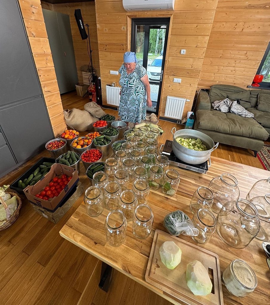 Настя Ивлеева продолжает играть в