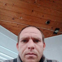 Maks Mopozov, 32, 