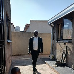 Charlie, 40, 