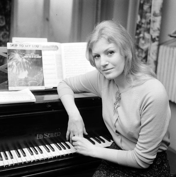 Анна Герман — польская певица, исполнявшая песни на польском, русском и английском языках. 88 лет со ...